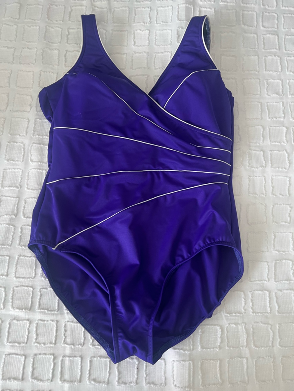 MIRACLESUIT Size 16 Horizon One PIECE SWIMSUIT $150 Retail Purple Slimming EUC!